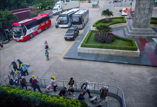 Du khách nhập cảnh từ Campuchia vào Việt Nam qua cửa khẩu quốc tế Mộc Bài (tỉnh Tây Ninh). Ảnh: Giang Phương - TTXVN