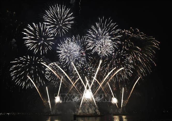 (Tư liệu) Pháo hoa rực rỡ tại một sự kiện ở tỉnh Osaka, Nhật Bản ngày 4/11/2023. Ảnh: Kyodo/TTXVN