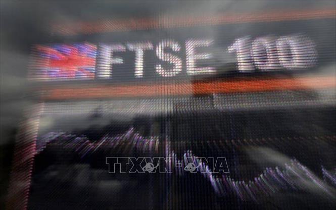 Chốt phiên giao dịch ngày 5/8/2024, chỉ số FTSE 100 của Anh mất 2,04%. Ảnh: Getty Images/TTXVN