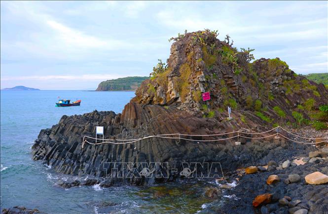 January to August is the ideal time to visit Ghenh Da Dia. VNA Photo: Vũ Sinh