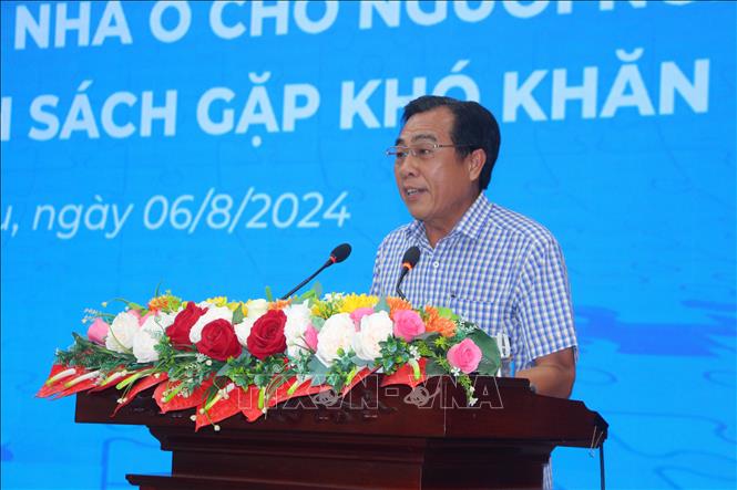 Ông Trần Văn Út, Chủ tịch Ủy ban MTTQ Việt Nam tỉnh Bạc Liêu, phát biểu tại lễ tiếp nhận kinh phí. Ảnh: Chanh Đa-TTXVN
