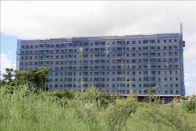 Toà nhà T3 thuộc dự án nhà ở xã hội Golden city, thành phố Long Xuyên An Giang với trên 300 căn hộ đang trong giai đoạn hoàn thiện. Ảnh: Than Sang - TTXVN