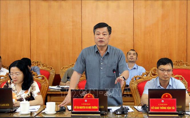 Lãnh đạo Sở Tài nguyên và Môi trường tỉnh Lạng Sơn báo cáo tại buổi làm việc. Ảnh: Văn Đạt - TTXVN