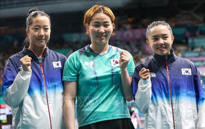 3 thành viên đội tuyển bóng bàn nữ Hàn Quốc (từ trái qua); Shin Yu-bin, Lee Eun-hye, Jeon Ji-hee. Ảnh: Hoàng Linh- PvTTXVN tại Paris, Pháp
