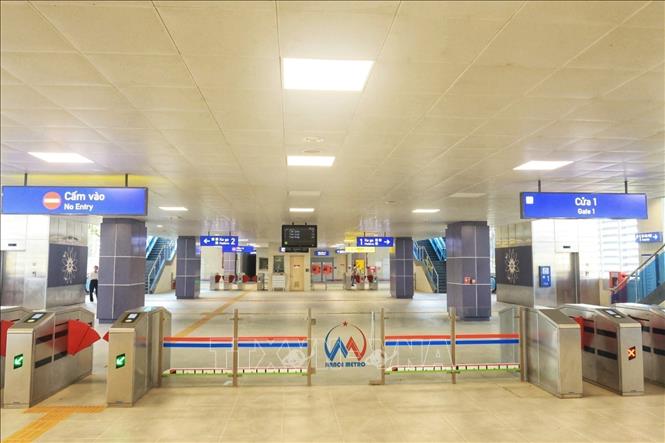 The Nhon-Hanoi Station metro line, running from Nhon to Cau Giay, is on a trial run before commercial operation. VNA Photo: Tuấn Anh