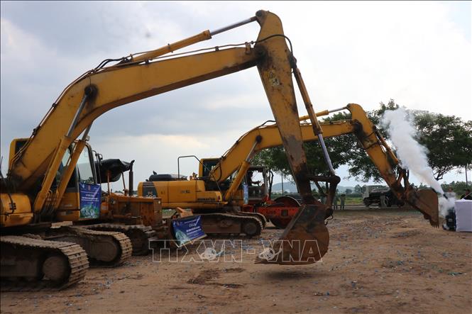 Khởi công công trình Hồ điều hòa Phúc Ninh, quy mô 13,78 ha với tổng mức đầu tư khoảng 110 tỷ đồng. Ảnh: Đỗ Huyền - TTXVN 
