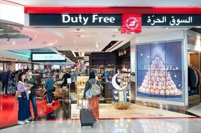 Hành khách tại sân bay quốc tế Dubai, UAE. Ảnh: Getty Images/TTXVN
