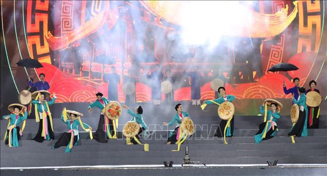 Chương trình nghệ thuật “Thành phố Bắc Ninh- khát vọng toả sáng” tại lễ kỷ niệm. Ảnh: Thanh Thương- TTXVN