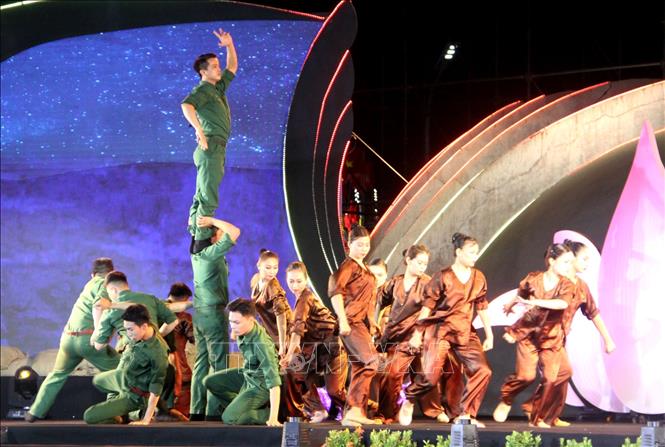 Chương trình nghệ thuật tại lễ kỷ niệm. Ảnh: Trịnh Bang Nhiệm - TTXVN