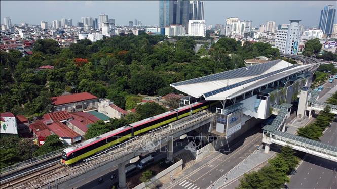 Đoạn trên cao dài 8,5 km của dự án metro Nhổn - Ga Hà Nội chính thức khai thác thương mại từ ngày 8/8/2024. Ảnh: Huy Hùng - TTXVN