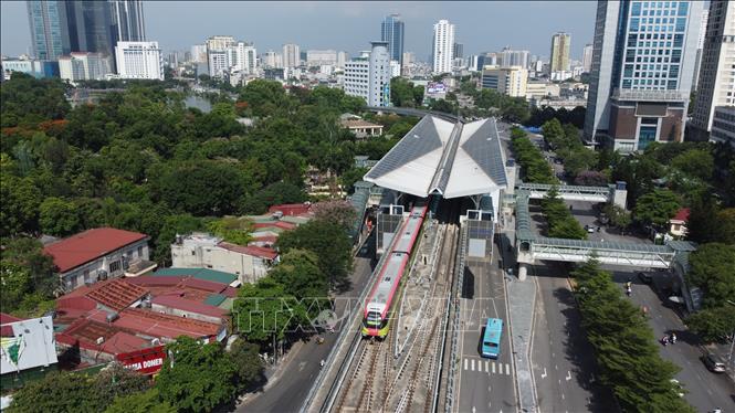 Đoạn trên cao từ Nhổn đến Cầu Giấy gồm 8 ga: Nhổn (S1); Minh Khai (S2); Phú Diễn (S3); Cầu Diễn (S4); Lê Đức Thọ (S5); Đại học Quốc gia (S6); Chùa Hà (S7) và Cầu Giấy (S8). Ảnh: Huy Hùng - TTXVN