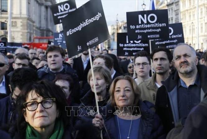 (Tư liệu) Biểu tình chống phân biệt chủng tộc tại London, Anh. Ảnh: Getty Images/TTXVN