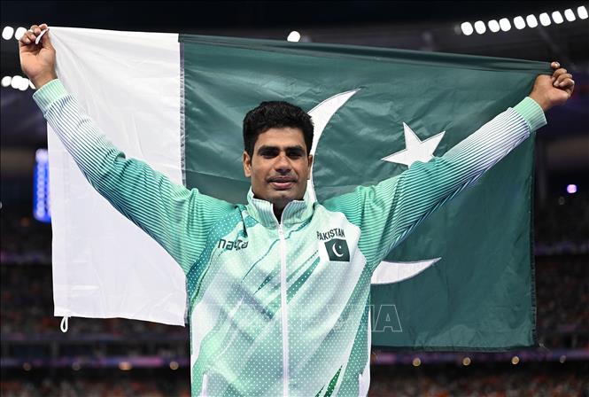 VĐV Arshad Nadeem của Pakistan phá kỷ lục Olympic, giành HCV môn ném lao của nam tại Olympic Paris 2024, Pháp, ngày 8/8/2024. Ảnh: THX/TTXVN