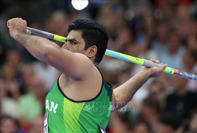 VĐV Arshad Nadeem của Pakistan thi đấu ở nội dung ném lao của nam tại Olympic Paris 2024, Pháp, ngày 8/8/2024. Ảnh: THX/TTXVN