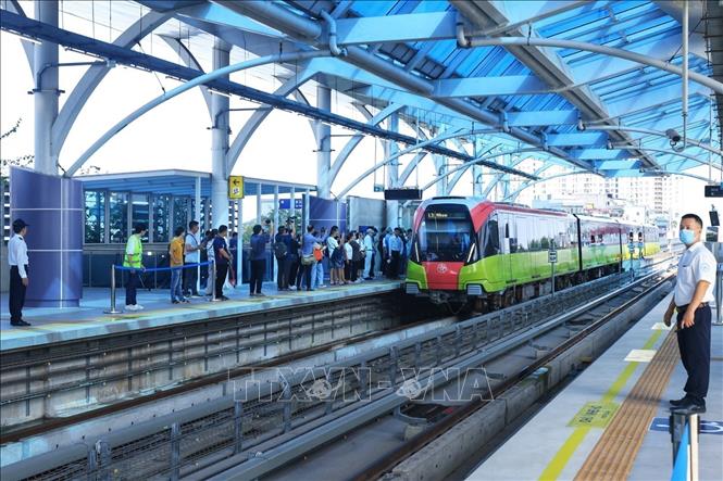 The train arrives at the Nhon station. VNA Photo