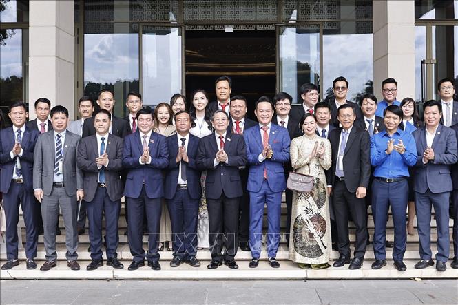 Phó Chủ tịch Quốc hội Nguyễn Đức Hải với đại biểu. Ảnh: Doãn Tấn - TTXVN