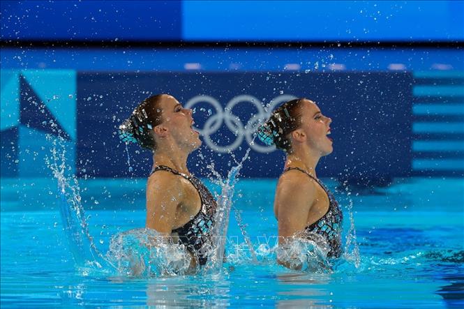 Hai chị em xếp hạng 9 ở nội dung đôi nữ bơi nghệ thuật trong lần đầu tiên tham dự Olympic tại Tokyo 2020. Ảnh: Hoàng Linh - pv TTXVN tại Paris