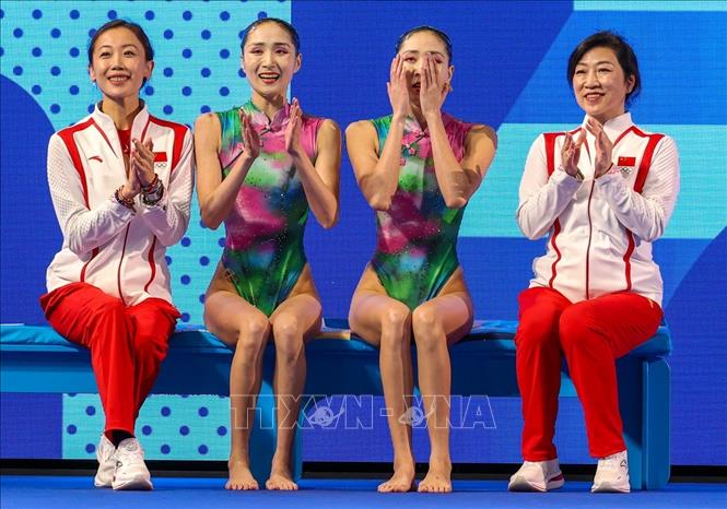 Biểu cảm của 2 chị em Wang Liuyi và Wang Qianyi khi biết được giám khảo chấm điểm cao nhất. Ảnh: Hoàng Linh - pv TTXVN tại Paris
