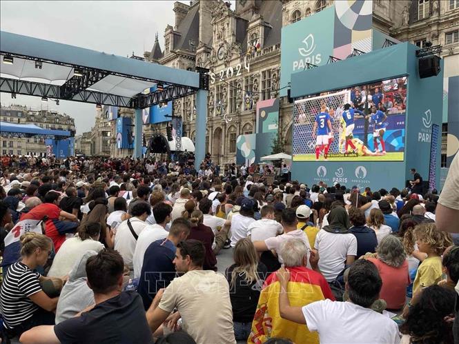 Không gian công cộng được thiết kế thành các khu vực cho người hâm mộ (Fan zone) tới xem Thế vận hội. Ảnh: Thu Hà - P/v TTXVN tại Pháp