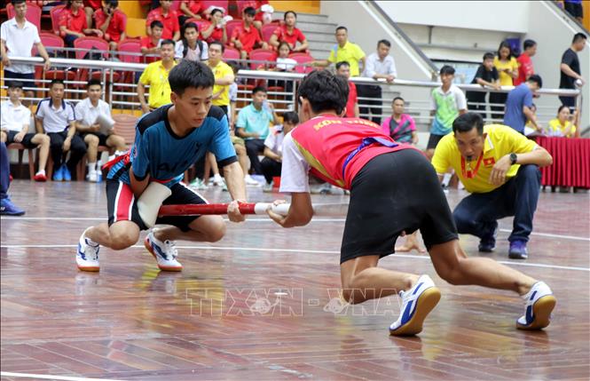 Trận đấu của hai vận động viên nam đến từ tỉnh Yên Bái - Kon Tum. Ảnh: Nguyễn Công Hải - TTXVN
