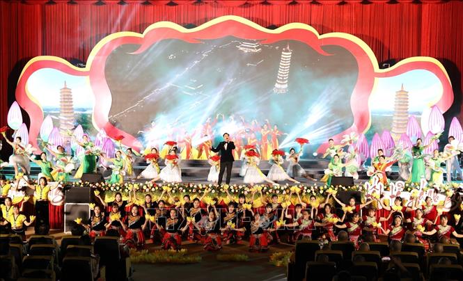 An art performance at the festival. VNA Photo: Đức Phương