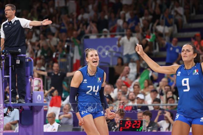 Các cầu thủ Italia ăn mừng sau 1 pha ghi điểm thành công. Ảnh: Hoàng Linh - PV TTXVN từ Paris
