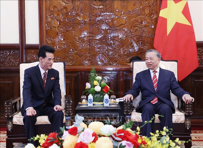 Tổng Bí thư, Chủ tịch nước Tô Lâm tiếp Đại sứ Cộng hoà Dân chủ Nhân dân Triều Tiên tại Việt Nam Ri Sung Guk đến trình Quốc thư. Ảnh: Lâm Khánh - TTXVN