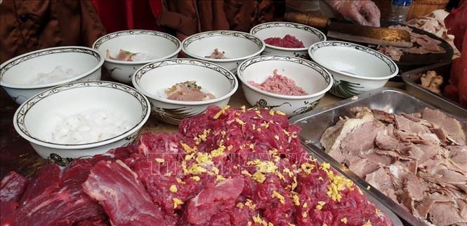 Một bát phở Nam Định có thể có rất nhiều lựa chọn từ tái, chín, gầu, nạm....Ảnh: Ngọc Liên-TTXVN