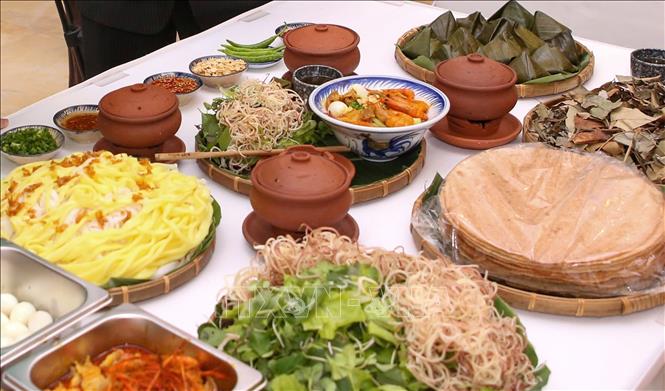 Những nguyên liệu làm nên món mì Quảng, một trong những món ăn Việt được các tạp chí ẩm thực và du khách quốc tế đánh giá cao. Ảnh: TTXVN