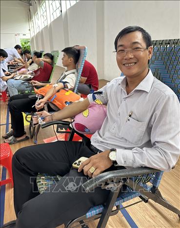 Anh Nguyễn Văn Dương tham gia hiến máu nhân đạo lần thứ 63 tại thành phố Rạch Giá, tỉnh Kiên Giang vào tháng 7/2024. Ảnh: Lê Sen - TTXVN