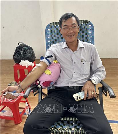 Anh Nguyễn Văn Dương tham gia hiến máu nhân đạo lần thứ 63 tại thành phố Rạch Giá, tỉnh Kiên Giang vào tháng 7/2024. Ảnh: Lê Sen - TTXVN