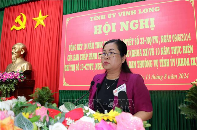 Trưởng ban Tuyên giáo Tỉnh ủy Vĩnh Long Nguyễn Thị Minh Trang phát biểu tại hội nghị. Ảnh: Phạm Minh Tuấn-TTXVN