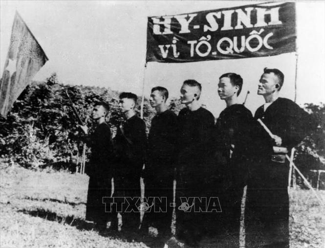 Đội du kích Ba Tơ thành lập ngày 14/3/1945 sau ngày khởi nghĩa Ba Tơ (Quảng Ngãi) nổ ra và giành thắng lợi (11/3/1945), thành lập chính quyền cách mạng của nhân dân, là lực lượng nòng cốt, trực tiếp tham gia chiến đấu trong tổng khởi nghĩa ở miền Trung, góp phần vào thắng lợi Cách mạng tháng Tám năm 1945. Ảnh: Tư liệu TTXVN