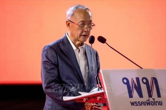Ông Chaikasem Nitisiri (ảnh) sinh ngày 26/8/1948, mang hàm Trợ lý Giáo sư, có bằng Cử nhân luật tại Đại học Chulalongkorn (Thái Lan) và bằng Thạc sĩ luật tại Đại học Columbia, Mỹ. Ảnh: Getty Images/TTXVN