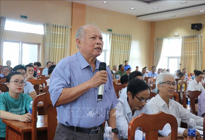 Người dân huyện Sơn Tịnh phát biểu tại buổi đối thoại. Ảnh: Phạm Cường-TTXVN