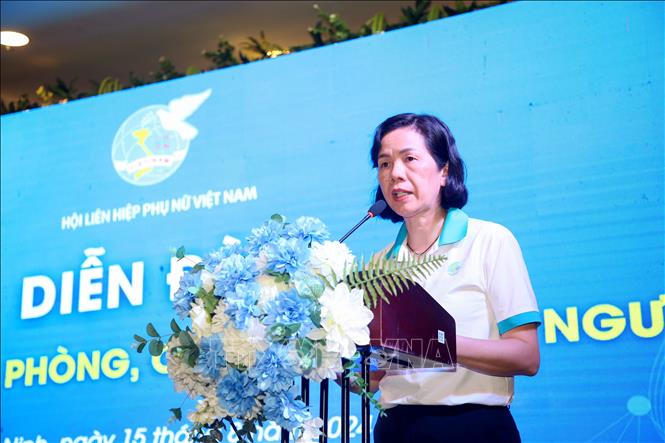 Bà Nguyễn Thị Minh Hương, Phó Chủ tịch Hội Liên hiệp Phụ nữ Việt Nam phát biểu tại Diễn đàn. Ảnh: Giang Phương – TTXVN