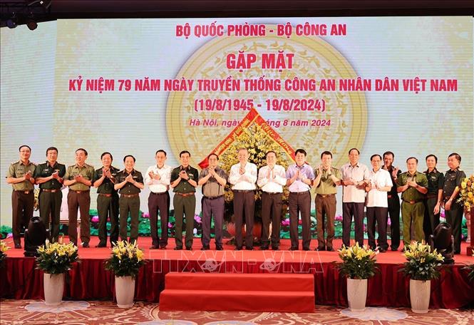 Tổng Bí thư, Chủ tịch nước Tô Lâm cùng các đồng chí lãnh đạo Đảng, Nhà nước dự gặp mặt nhân Kỷ niệm 79 năm Ngày truyền thống Công an nhân dân. Ảnh: Trí Dũng – TTXVN