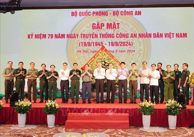 Tổng Bí thư, Chủ tịch nước Tô Lâm cùng các đồng chí lãnh đạo Đảng, Nhà nước dự gặp mặt nhân Kỷ niệm 79 năm Ngày truyền thống Công an nhân dân. Ảnh: Trí Dũng – TTXVN