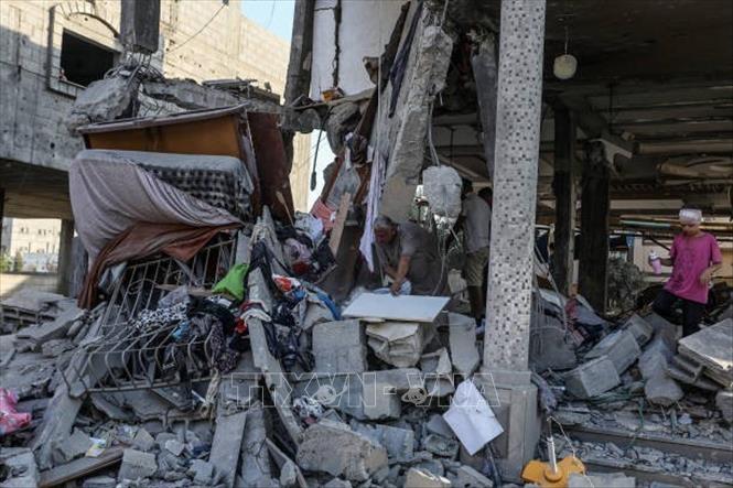 Cảnh đổ nát sau cuộc không kích của Israel xuống trại tị nạn Nuseirat, Dải Gaza, ngày 14/8/2024. Ảnh: Getty Images/TTXVN