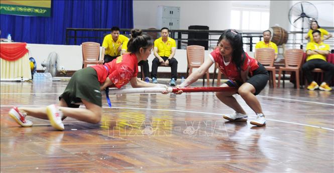 Thi đấu trận chung kết nữ hạng cân 47kg giữa VĐV của đoàn Bắc Kạn và Thái Nguyên. Ảnh: Nguyễn Công Hải - TTXVN
