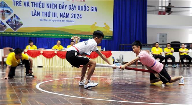 Thi đấu trận chung kết nam hạng cân 41kg giữa VĐV của Lạng Sơn và Bắc Giang. Ảnh: Nguyễn Công Hải - TTXVN