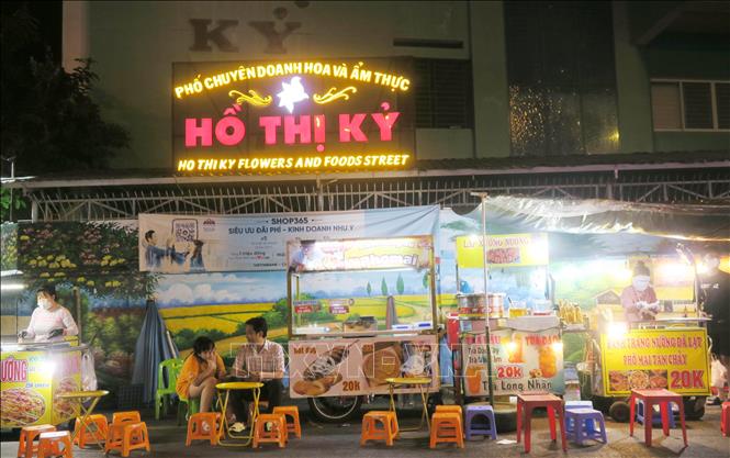 Phố ẩm thực Hồ Thị Kỷ được xem là 1 trong 100 điểm đến hấp dẫn của Thành phố Hồ Chí Minh. Ảnh: Đinh Hằng – TTXVN