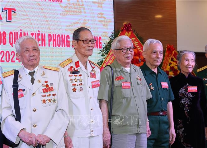Các cựu chiến binh tham gia cuộc kháng chiến chống Pháp và từng về tiếp quản Thủ đô năm 1954 tại buổi gặp mặt. Ảnh: Trọng Đức - TTXVN