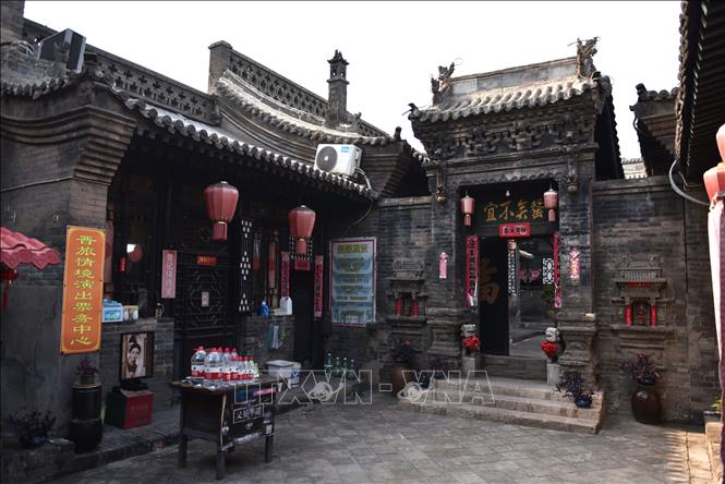 Các ngôi nhà trong thành cổ mang phong cách kiến trúc nhà ở truyền thống của dân tộc Hán, thường xây theo hình thức tứ hợp viện, dùng kết cấu gỗ kết hợp tường gạch, mái ngói. Ảnh: Thành Dương - PV TTXVN tại Trung Quốc