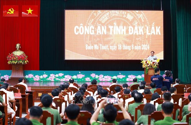A view of the meeting with Dak Lak province's public security force. VNA Photo: Dương Giang