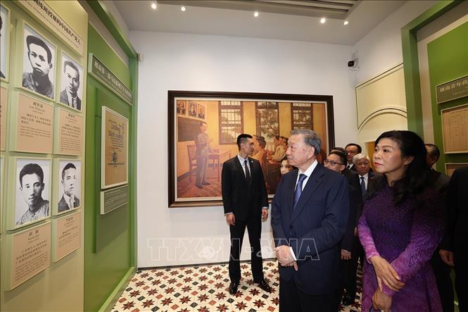 Tổng Bí thư, Chủ tịch nước Tô Lâm và Phu nhân thăm Khu di tích Trụ sở Hội Việt Nam Cách mạng Thanh niên. Ảnh: Trí Dũng – TTXVN