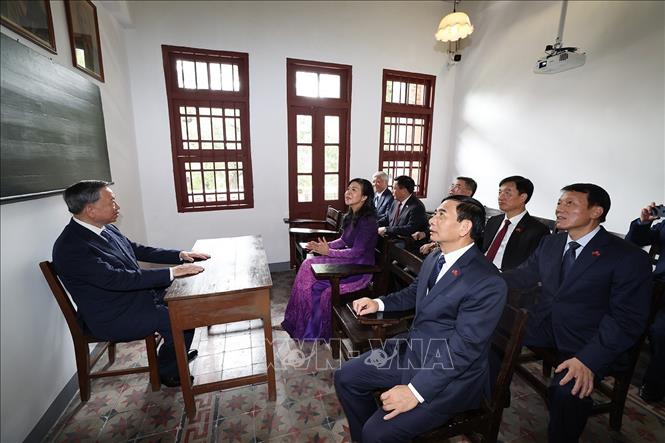 Tổng Bí thư, Chủ tịch nước Tô Lâm và Phu nhân thăm Khu di tích Trụ sở Hội Việt Nam Cách mạng Thanh niên. Ảnh: Trí Dũng – TTXVN