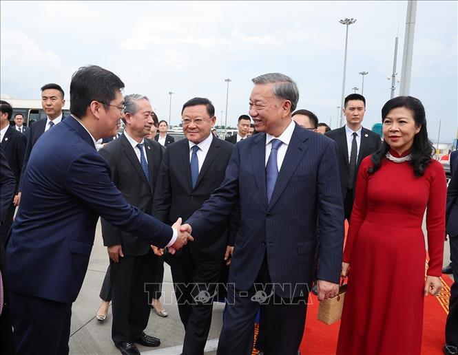 Lễ tiễn Tổng Bí thư, Chủ tịch nước Tô Lâm và Phu nhân tại Sân bay quốc tế Bạch Vân, thành phố Quảng Châu, tỉnh Quảng Đông. Ảnh: Trí Dũng – TTXVN
