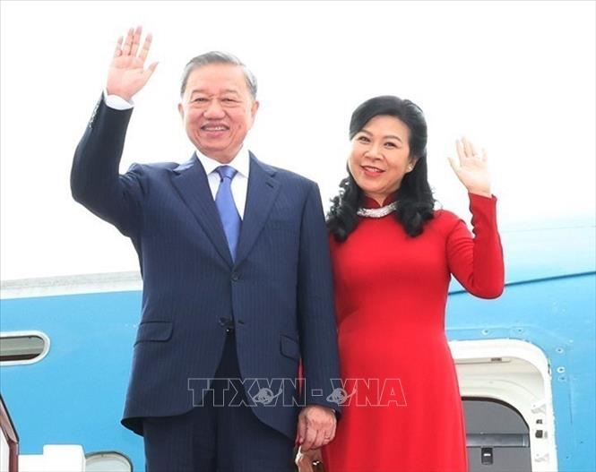 Tổng Bí thư, Chủ tịch nước Tô Lâm và Phu nhân rời Sân bay quốc tế Bạch Vân, thành phố Quảng Châu, tỉnh Quảng Đông. Ảnh: Trí Dũng – TTXVN