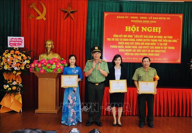 Khen thưởng các cá nhân tham gia tích cực vào mô hình 